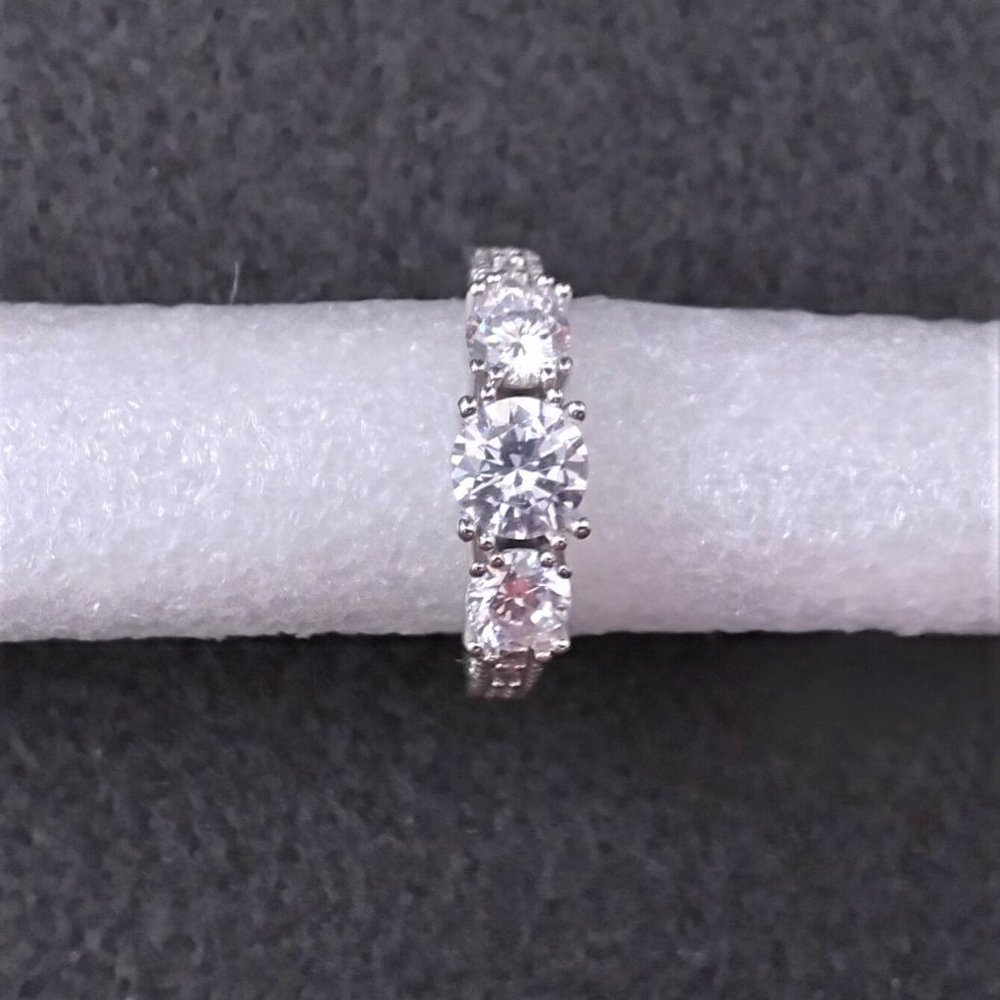 Brand New Beautiful White Gold Filled** 3 Zircon Stones Ring - Size 8